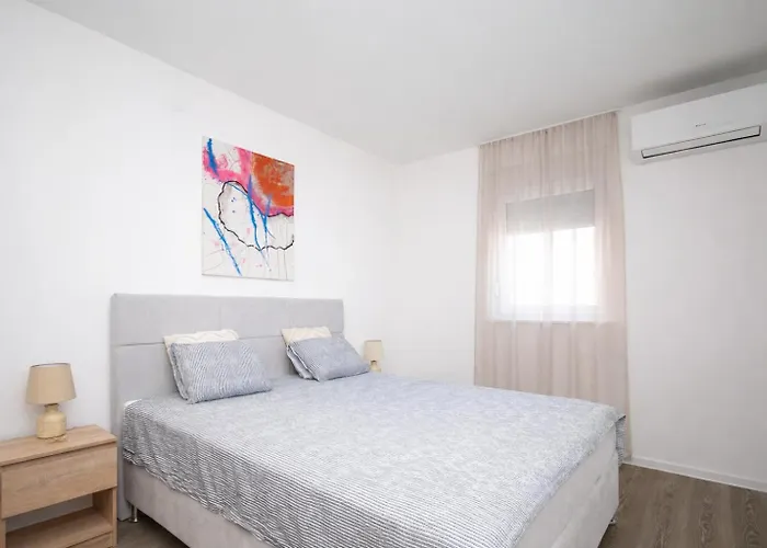 Bondi - Sea View With Pool Daire *