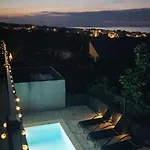 Bondi - Sea View With Pool